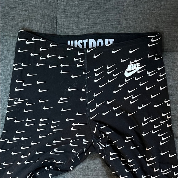 NIKE Womens Small Black and White Swoosh All Over Leggings - Picture 5 of 9